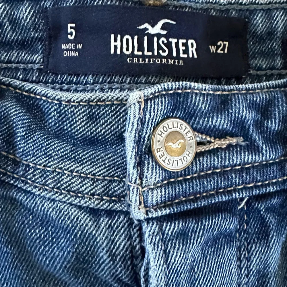 Hollister High Rise Mom Denim Distressed Jean Shorts Jr Sz 5 27